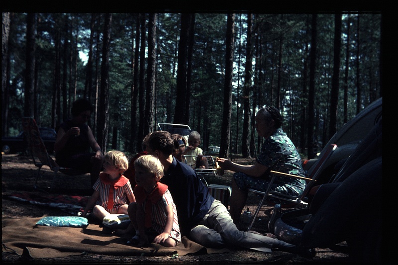 18.Bodenwoehr jul 1966 Omi,Ilse,Mama,Brigitte,Marion,Peter.JPG